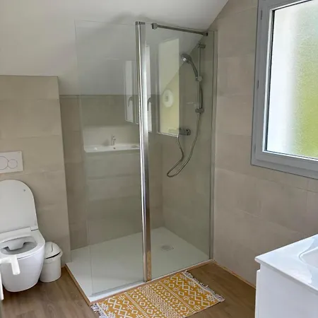 Magnifique T2 Neuf Au Centre De Les Bains 캄보레방